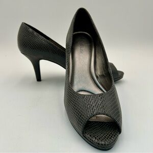 Kelly & Katie | Women’s Gray Peep-Toe 3 Inch Heels Size 10 US